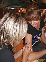 tetování třpytkami